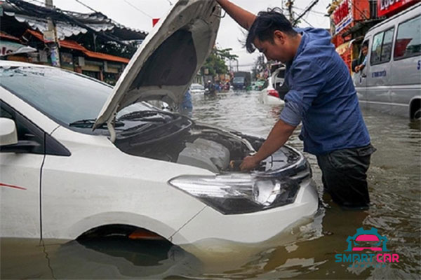 Hướng dẫn lái xe ô tô qua đường ngập, xử lý xe bị ngập nước chết máy