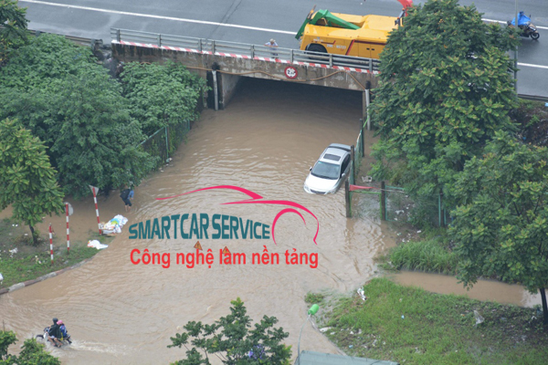 Cách giảm thiệt hại khi đi xe hơi trên đường ngập nước