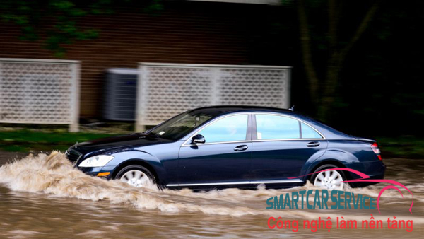 Kỹ năng lái xe lội nước mà không bị xế hộp