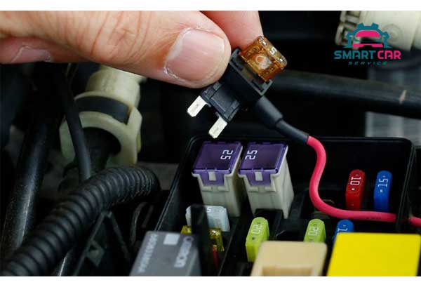 Xe ô tô không khởi động nhưng đèn lại sáng: Lý do là gì?